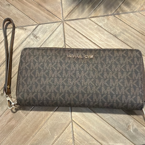 🌸Michael Kors Wallet - Picture 1 of 7